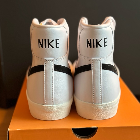 Nike Men’s Blazer Mid ‘77 Vintage Sneakers NWB - Picture 3 of 4